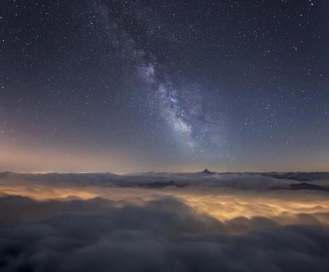 Milky Way Over a sea of clouds